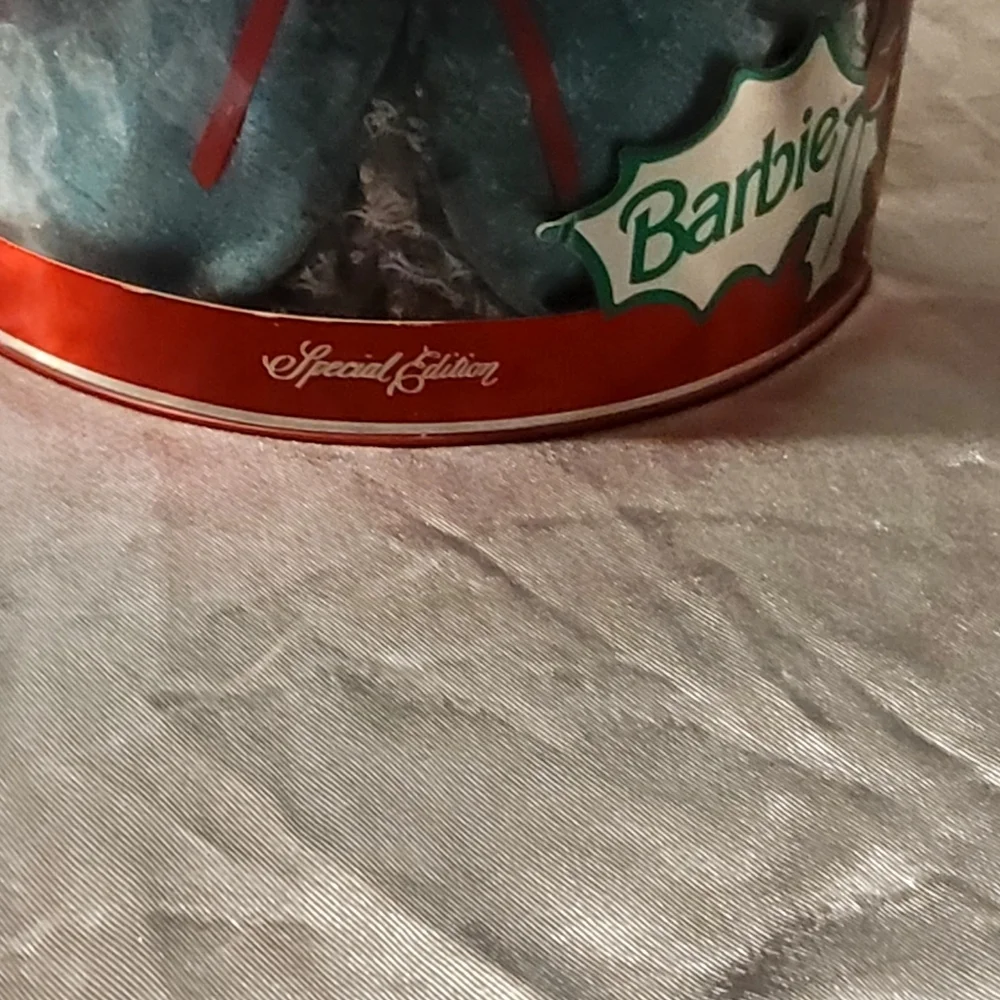 1995 Happy Holidays Special Edition Barbie doll by Mattel. NRFB.